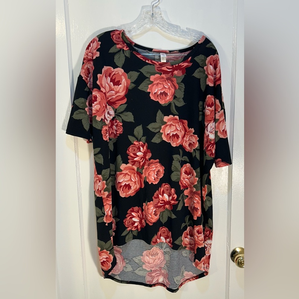 LuLaRoe Woman's Large Blouse High/Lo Hem Pink Roses on Black Background Short Sl
